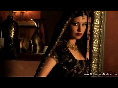 Play MP4 - Showing A Sexy Indian Body