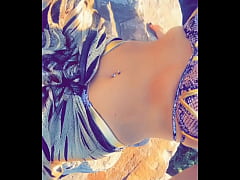 Play MP4 - Une petite plage avec moi &quest;