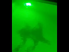 Play MP4 - Un bain de minuit &quest;