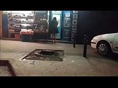 Play MP4 - seins nus a l epicerie