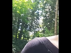 Play MP4 - Dans les bois &agrave; la recherche d'une bite