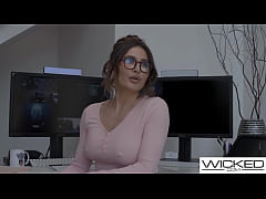 Play MP4 - My Hot Nerdy Big Tittied Gf Helped Me So I Fucked Her Hard