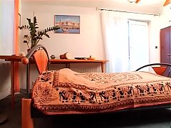 Play MP4 - Hot-tempered gal Leny Wild blowing slim jim well