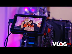 Play MP4 - Curvy Brunette Jennifer Mendez Offers Her Juicy Pussy As A Gift