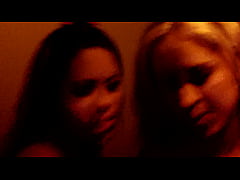 Play MP4 - Duas putinhas safadas