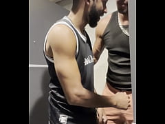 Play MP4 - levei o macho pro banheiro da academia&comma; mamei e botei ele pra mamar&comma; tentei fuder o rabo dele mais ele nao deu conta