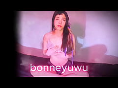 Play MP4 - Bonneyuwu - 16&colon;54 turra va a que le hagan masajes y la masturban por puta