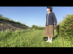 Play MP4 - 女装子まゆの河原で露出
