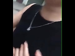 Play MP4 - hai em g&aacute;i &dstrok;i &dstrok;ường sờ vếu nhau