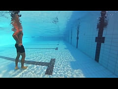 Play MP4 - Cumshot in Swimming Pool