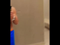 Play MP4 - Horny in the gym bathroom after training&period; Tes&atilde;o no banheiro da academia depois do treino