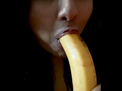 Play MP4 - Banana blowjob Tease Miss Madii shows skills