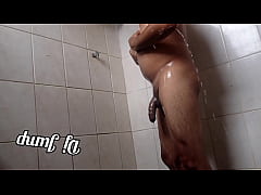 Play MP4 - Brincando no chuveiro &eacute;s c&acirc;mera gravando tudo