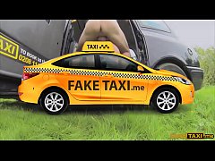 Play MP4 - Spanish lady with great sexy body fucked in a taxi