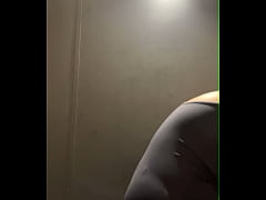 Play MP4 - Extreme fisting in the public