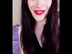 Play MP4 - Backstage of a hot brunette