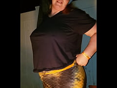 Play MP4 - Milf strip