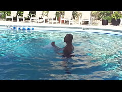 Play MP4 - HARDBODY ITALIAN PORNSTAR MAXXX LOADZ SHADOW BOXING IN THE POOL