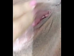 Play MP4 - Meu marido viajou e pediu pra ver minha buceta pelo zap