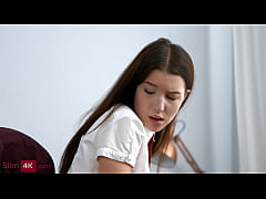 Play MP4 - Slim Jolie Butt seduces her nerdy tutor