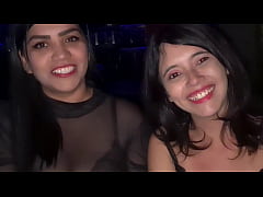 Play MP4 - Baixinha&comma; magrinha e novinha sentado e rebolando no pau na cabine do club de swing