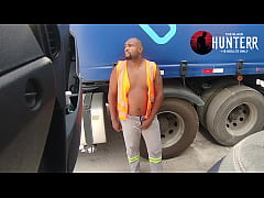 Play MP4 - ESPERANDO CARREGAR O CAMINHAO E BATENDO UMA