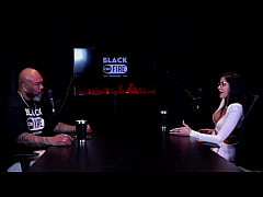 Play MP4 - Apresentou um cliente a amiga&comma; leva a s&eacute;rio o que faz&comma; fez fotos s&oacute; de calcinha&comma; e as censuras nas redes sociais&period;&period;&period; - Leticia Braga &lpar;WATCH ON&colon; SHEER&sol;RED&rpar;