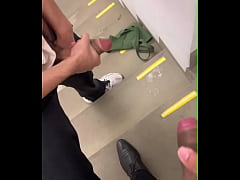 Play MP4 - Vi que o seguran&ccedil;a do shopping galudao&comma; mamei em p&uacute;blico at&eacute; dar leitinho