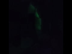 Play MP4 - morena safado no quarto escuro fazendo strip-tease