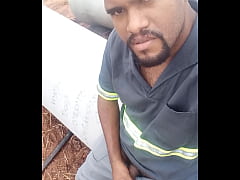 Play MP4 - Trabalhador escondido na obra se masturbando