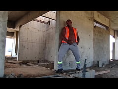 Play MP4 - Trabalhador gozando na obra