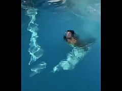 Play MP4 - Coucou mes coquinous &quest;Il fait beau il fait chaud Alors hop un petit &period;&period;&period;