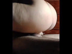 Play MP4 - Compa&ntilde;era de piso da sentones en la polla de su joven compa&ntilde;ero