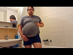 Play MP4 - Vor der Badewanne abgespritzt