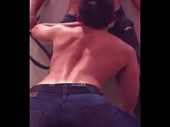 Play MP4 - DEPSUES DE UNAS COPAS EN EL BAR EL HETERO ME FOLLA EN SU CASA