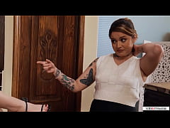 Play MP4 - Shemale Zariah Aura gets caught licking colleague Lilly Bell