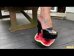 Play MP4 - Juicy Watermelon Crush Under My Feet