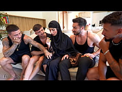 Play MP4 - Burka Slut Rough Gangbang With 4 guys and DVP