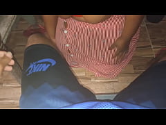 Play MP4 - Evang&eacute;lica gostosa&comma; boquete embaixo da mesa e gozada nos peitos