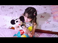 Play MP4 - Bonneyuwu - 14&colon;21 argentina juega con sus peluches mientras su padrastro le da sexo