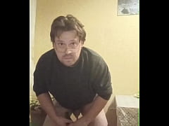 Play MP4 - A tattooed gay man in glasses is riding a cucumber&excl;