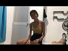 Play MP4 - Mi hermanastra peque&ntilde;a entra a mi cuarto a pedirme que por favor la deje chuparme la polla -HISTORIA COMPLETA