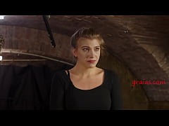 Play MP4 - New Girl Can't Keep Herself and Begins to Weep