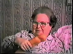 Play MP4 - Gisele 74 ans Grosse Salope Avec Son Gode