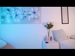 Play MP4 - Undresses and puts on white stockings