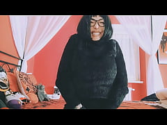 Play MP4 - Chantal and her huge air in her belly