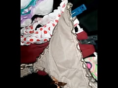 Play MP4 - Grabando tangas vecina 2