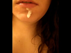Play MP4 - Swallowing cum