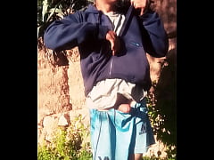 Play MP4 - Chico se masturba en el monte