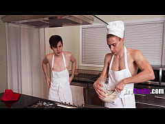 Play MP4 - Stepbro Looks Like The Cake He Is Trying To Bake